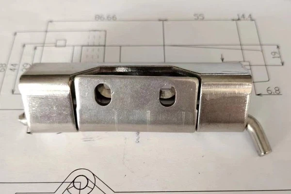 High-strength 180-degree Hinge