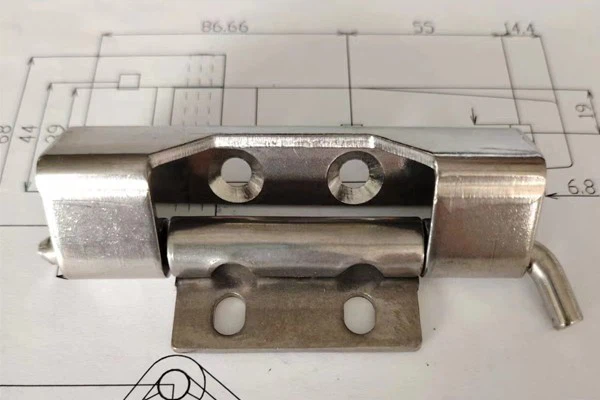 High-strength 180-degree Hinge