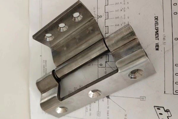 High-strength Hinge With Cover